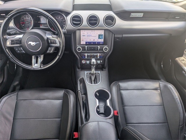 Ford Mustang Vehicle Full-screen Gallery Image 17