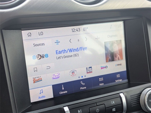 Ford Mustang Vehicle Full-screen Gallery Image 18