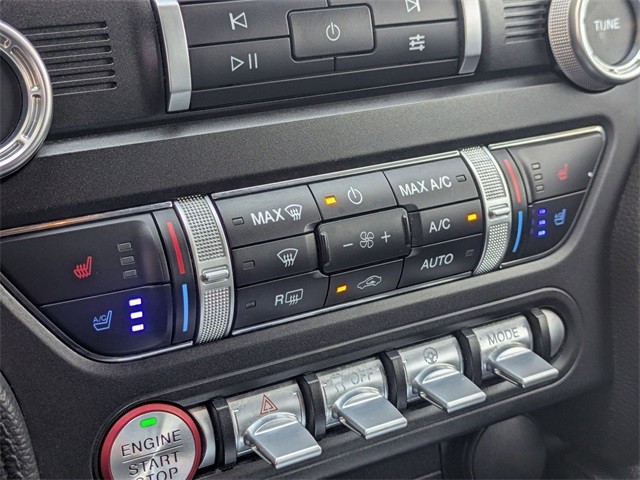 Ford Mustang Vehicle Full-screen Gallery Image 20