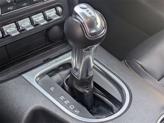 Ford Mustang Vehicle Full-screen Gallery Image 21