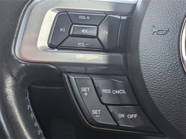 Ford Mustang Vehicle Full-screen Gallery Image 23