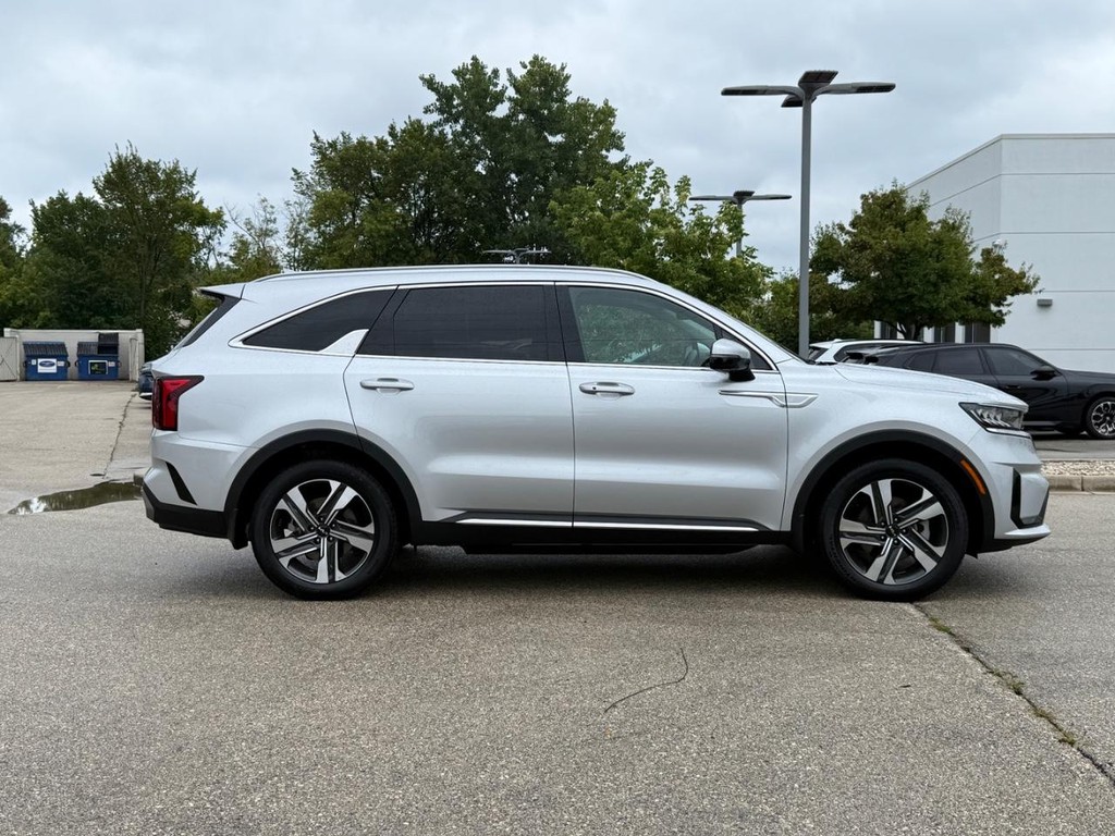 Kia Sorento Hybrid Vehicle Full-screen Gallery Image 02