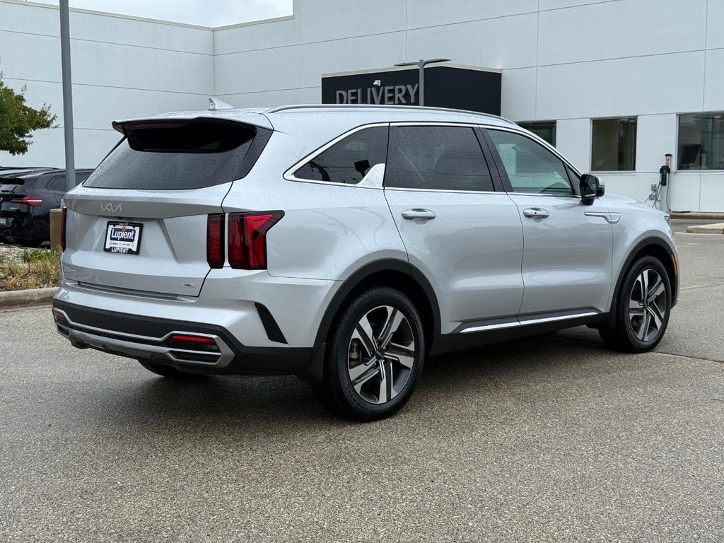 Kia Sorento Hybrid Vehicle Full-screen Gallery Image 03