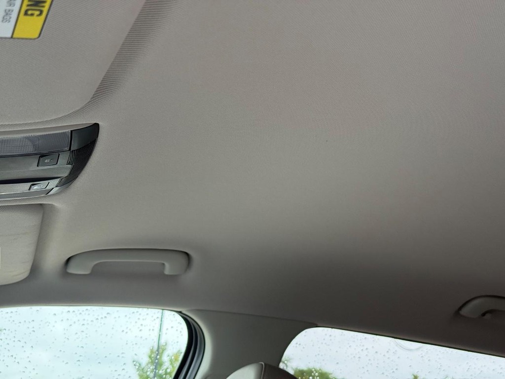 Kia Sorento Hybrid Vehicle Full-screen Gallery Image 13