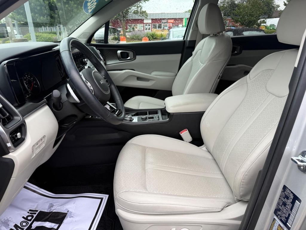 Kia Sorento Hybrid Vehicle Full-screen Gallery Image 14