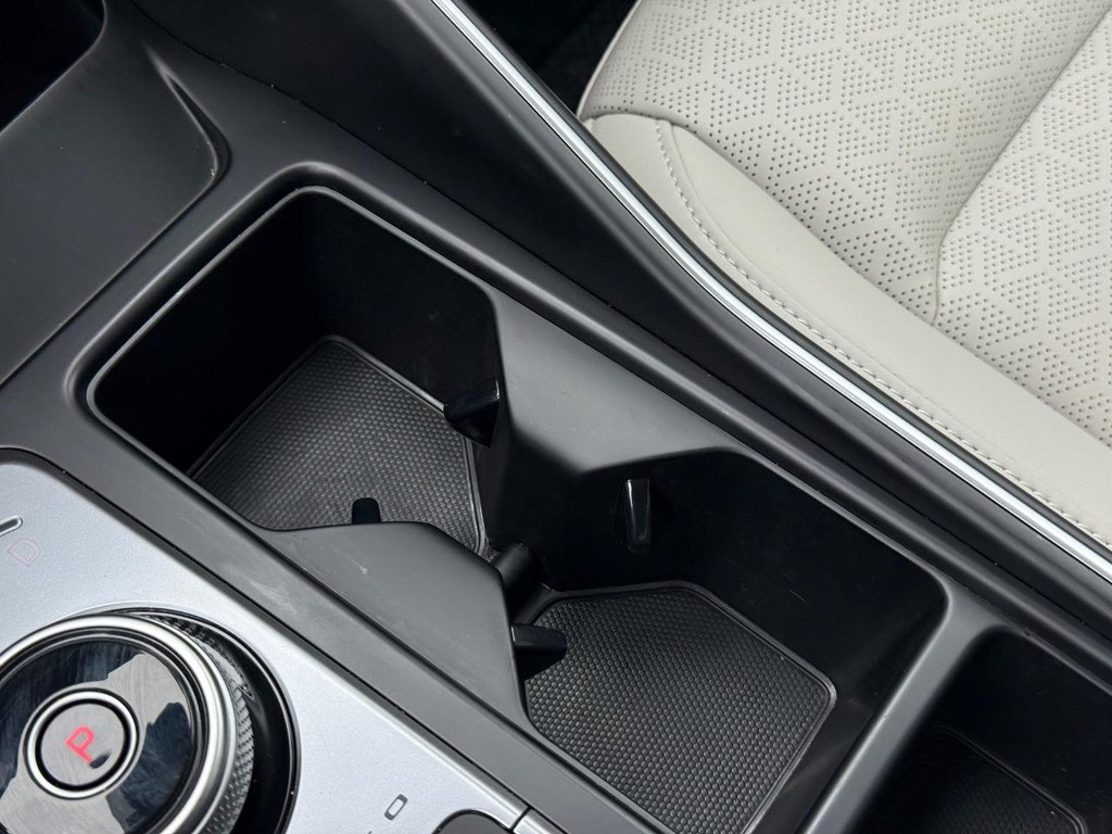 Kia Sorento Hybrid Vehicle Full-screen Gallery Image 20