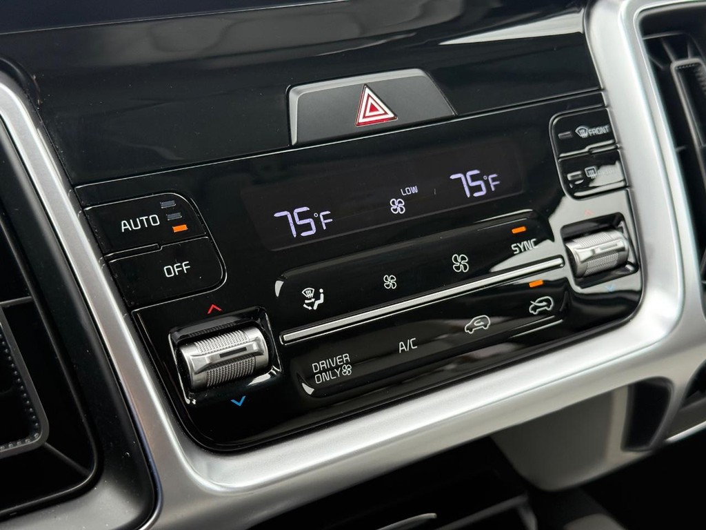 Kia Sorento Hybrid Vehicle Full-screen Gallery Image 22
