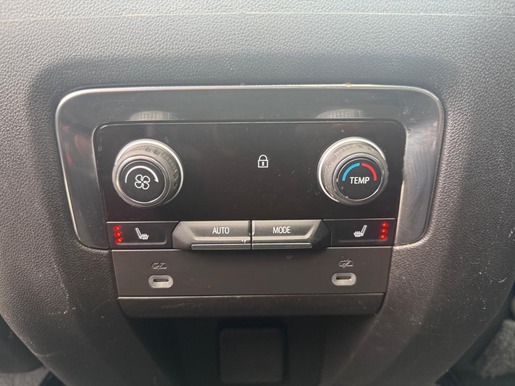 Chevrolet Tahoe Vehicle Full-screen Gallery Image 16