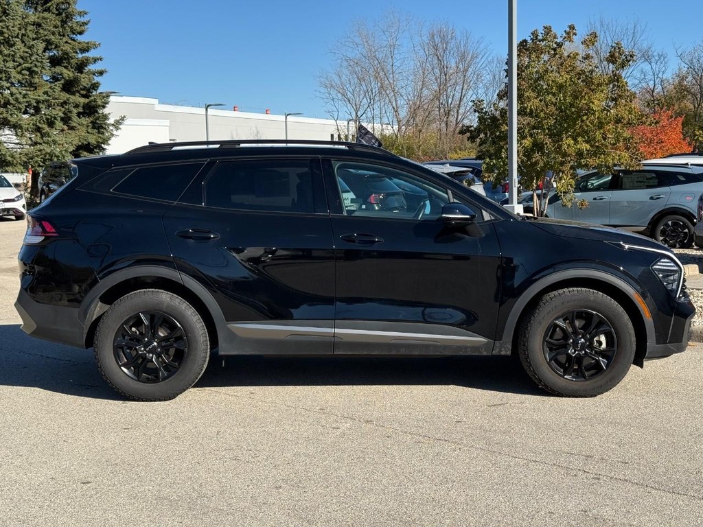 Kia Sportage Vehicle Full-screen Gallery Image 02