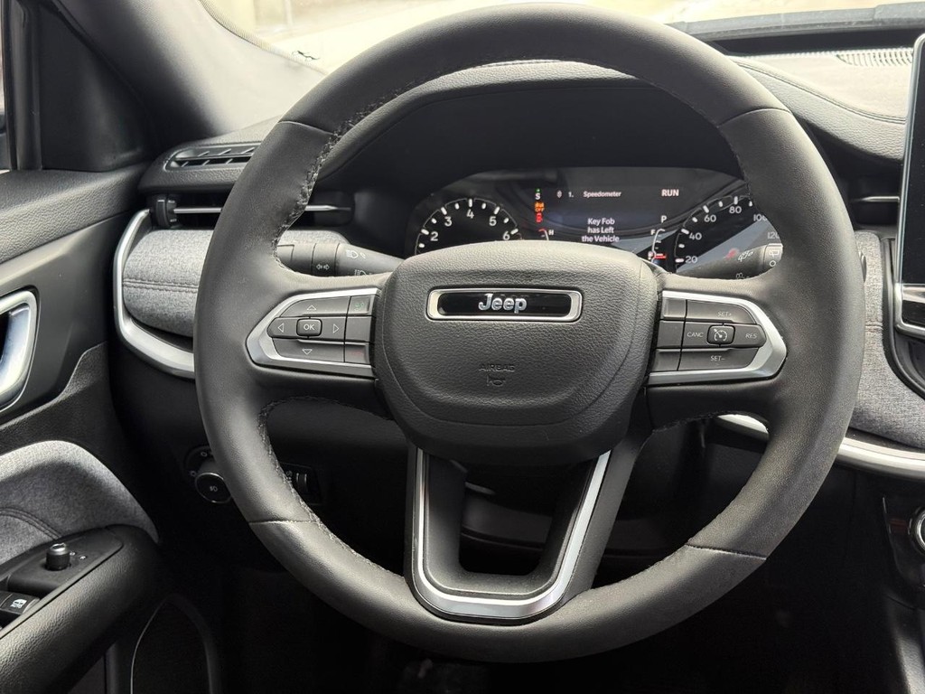 Jeep Compass Vehicle Full-screen Gallery Image 12