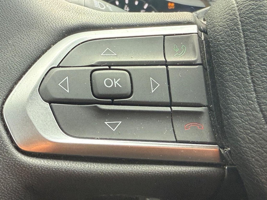 Jeep Compass Vehicle Full-screen Gallery Image 13