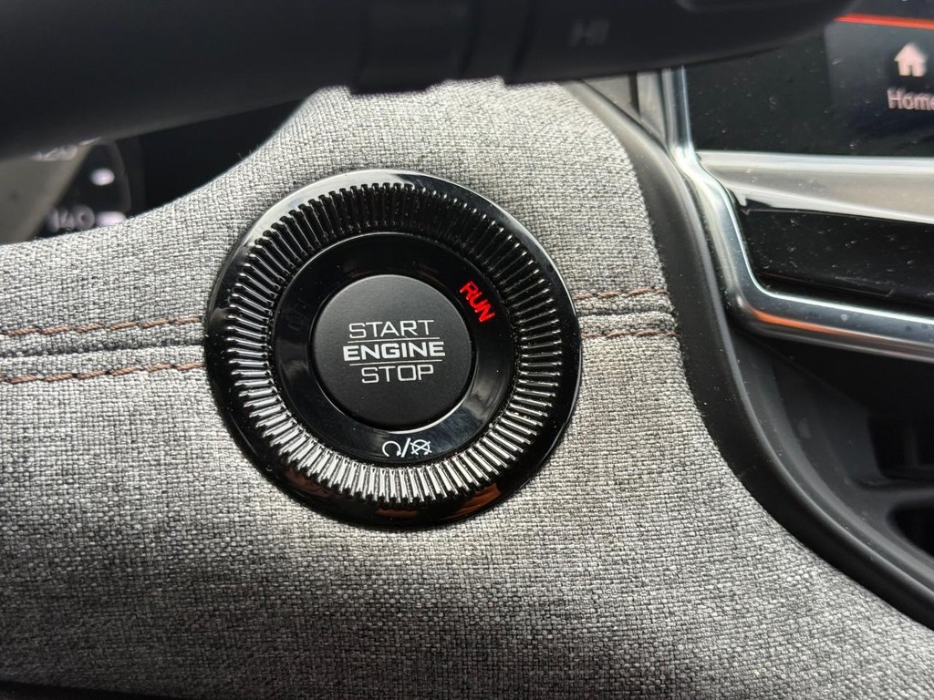 Jeep Compass Vehicle Full-screen Gallery Image 15