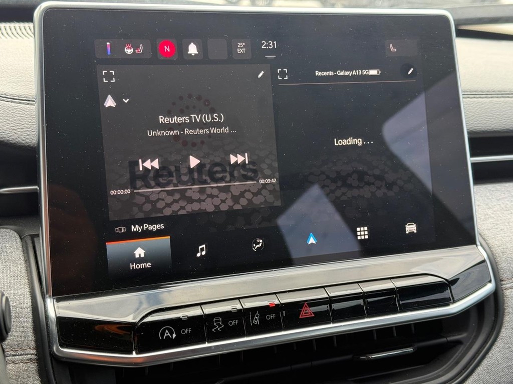 Jeep Compass Vehicle Full-screen Gallery Image 16