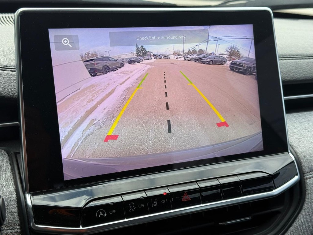 Jeep Compass Vehicle Full-screen Gallery Image 17