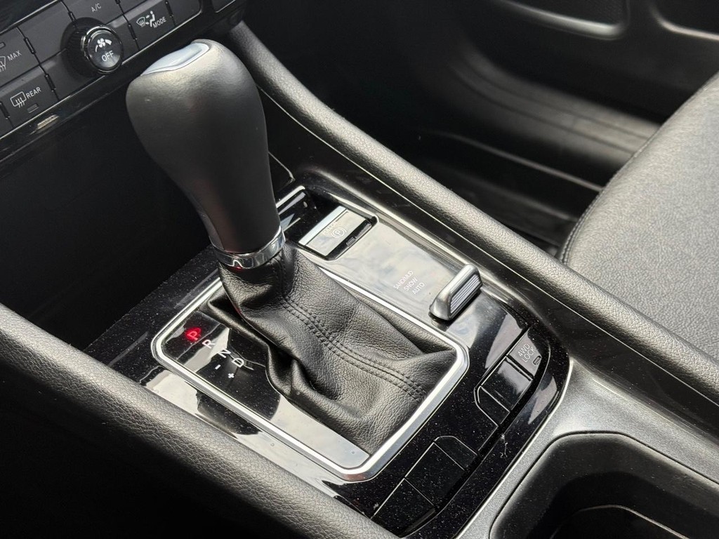 Jeep Compass Vehicle Full-screen Gallery Image 19