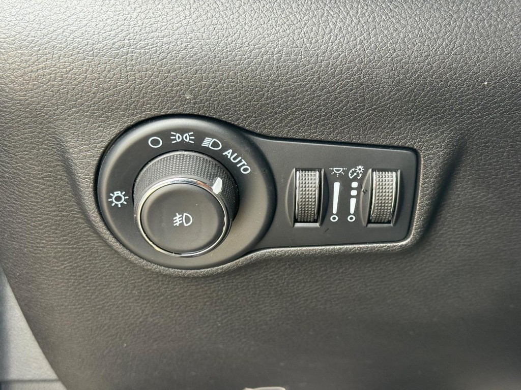Jeep Compass Vehicle Full-screen Gallery Image 23