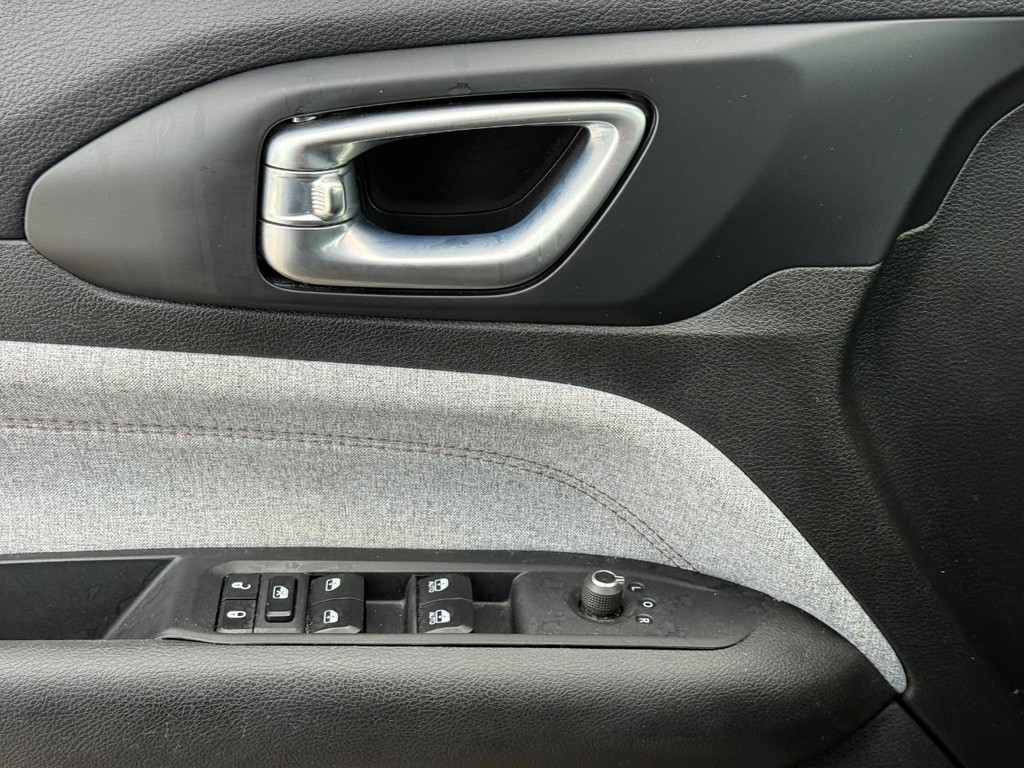 Jeep Compass Vehicle Full-screen Gallery Image 24