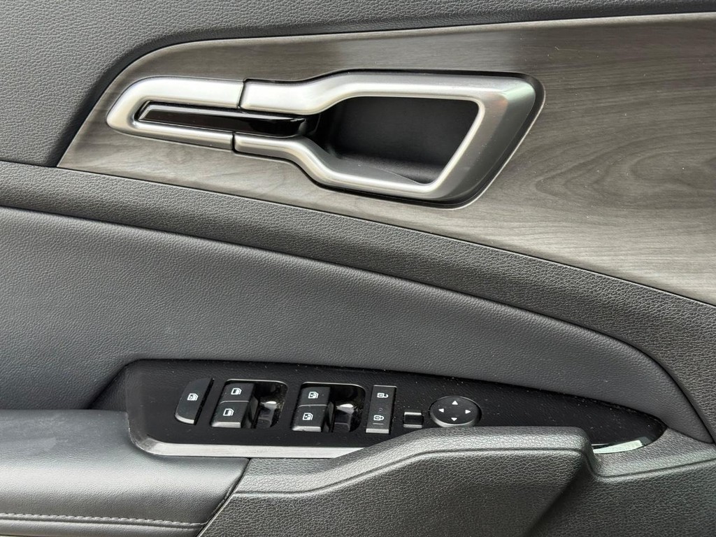 Kia Sportage Vehicle Full-screen Gallery Image 24