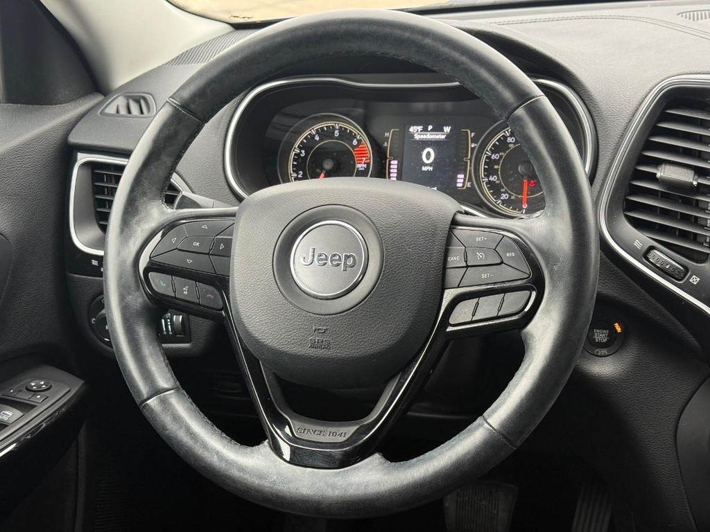 Jeep Cherokee Vehicle Full-screen Gallery Image 12