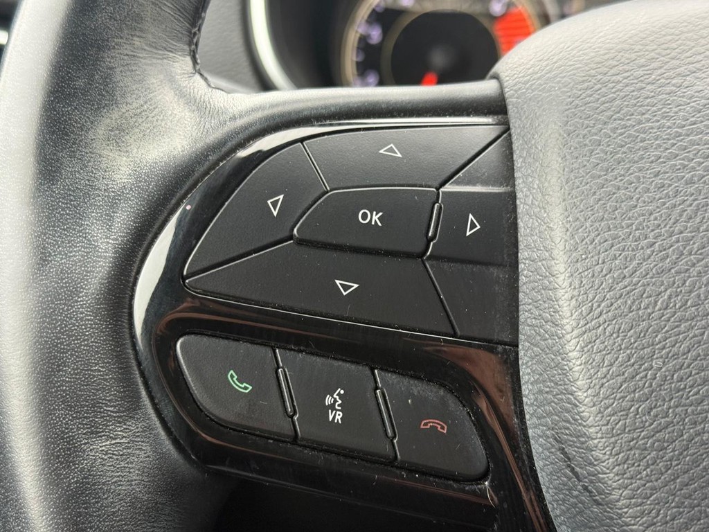 Jeep Cherokee Vehicle Full-screen Gallery Image 13