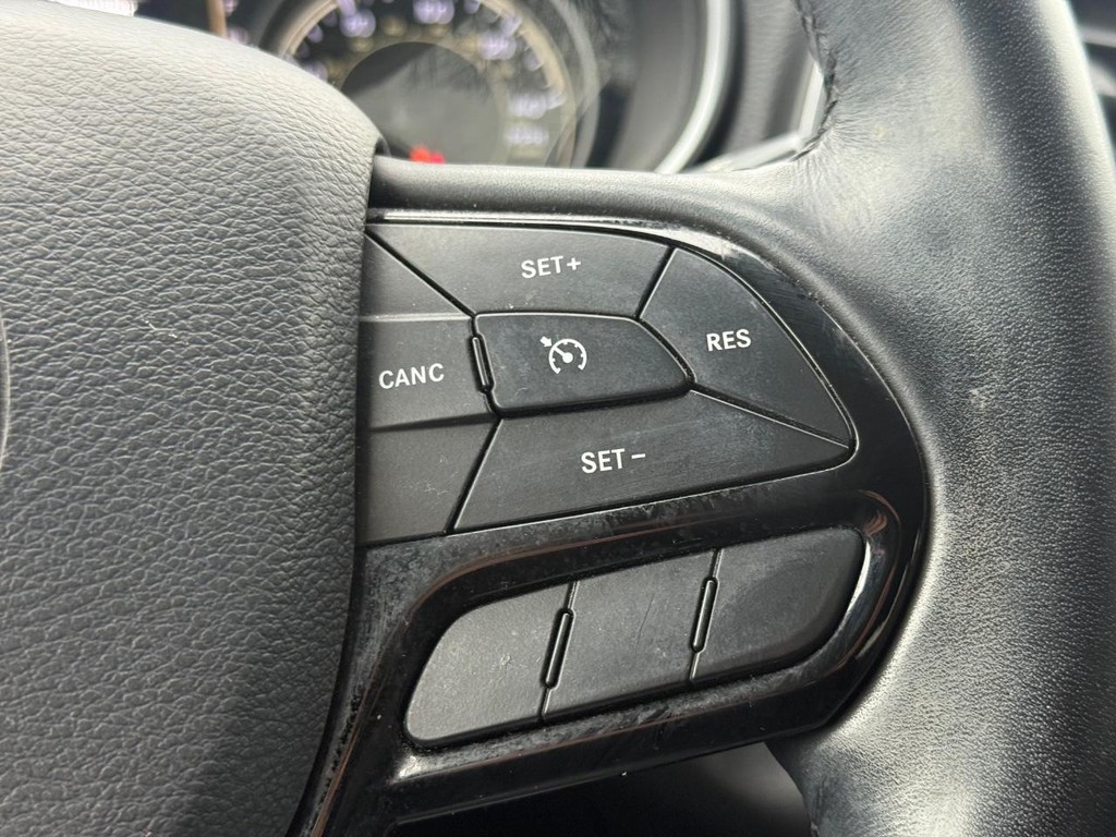 Jeep Cherokee Vehicle Full-screen Gallery Image 14