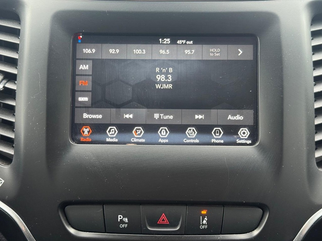 Jeep Cherokee Vehicle Full-screen Gallery Image 15