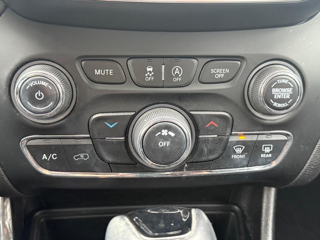 Jeep Cherokee Vehicle Full-screen Gallery Image 18