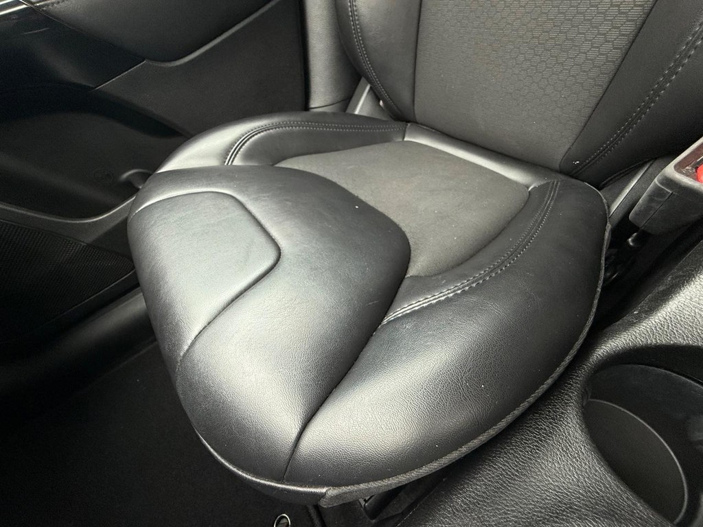 Jeep Cherokee Vehicle Full-screen Gallery Image 19