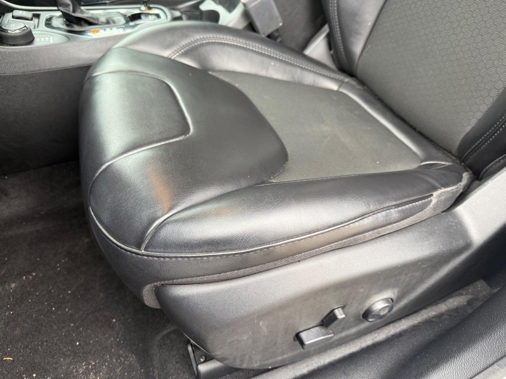 Jeep Cherokee Vehicle Full-screen Gallery Image 22