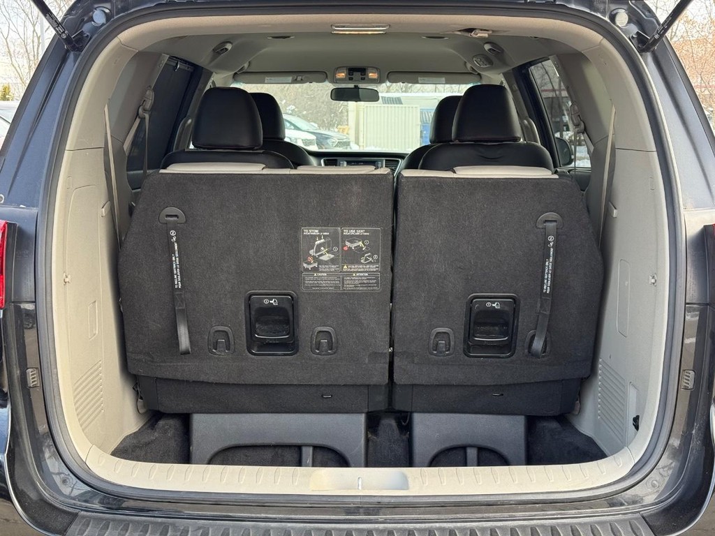 Kia Sedona Vehicle Full-screen Gallery Image 06