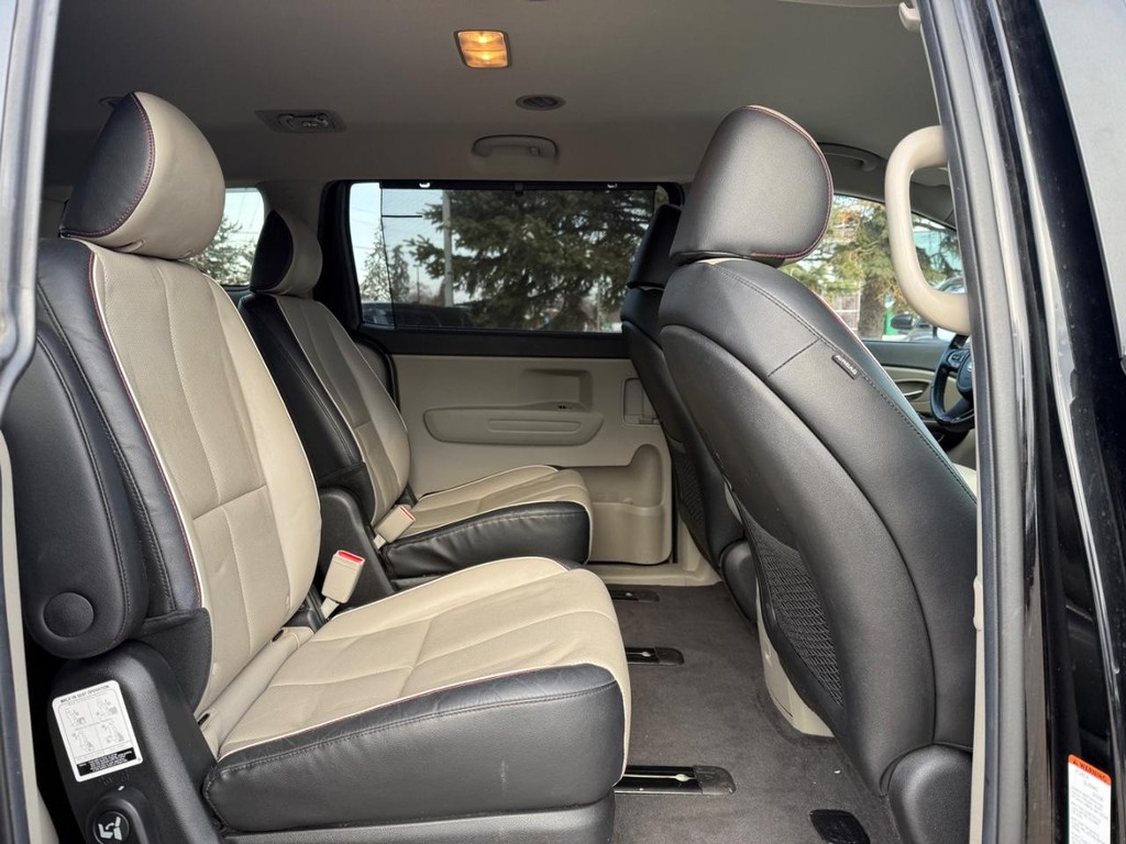 Kia Sedona Vehicle Full-screen Gallery Image 11
