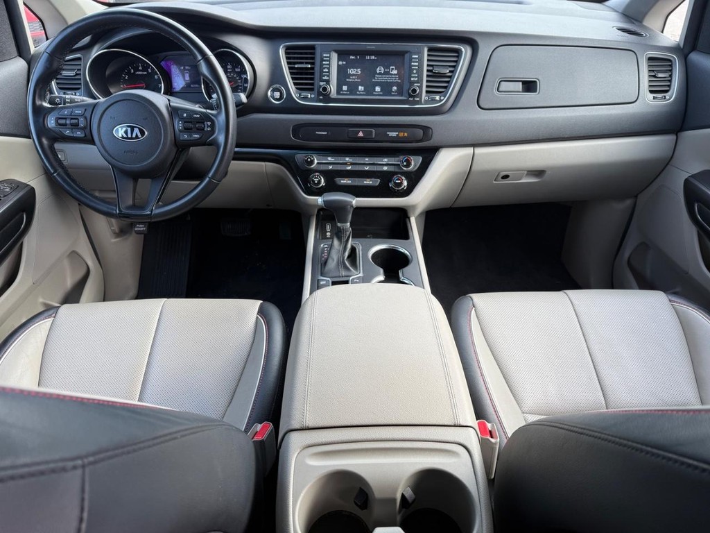 Kia Sedona Vehicle Full-screen Gallery Image 12