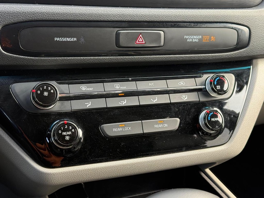 Kia Sedona Vehicle Full-screen Gallery Image 19