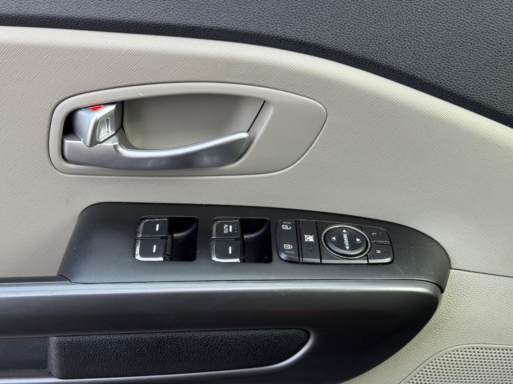 Kia Sedona Vehicle Full-screen Gallery Image 25