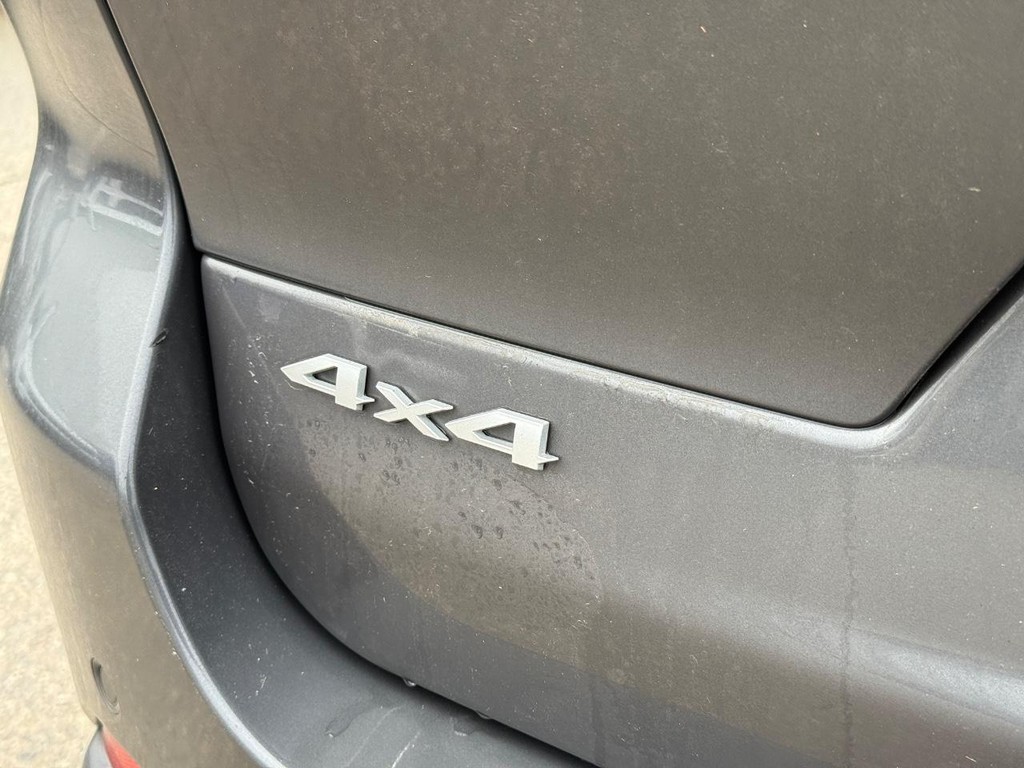 Jeep Grand Cherokee L Vehicle Full-screen Gallery Image 06