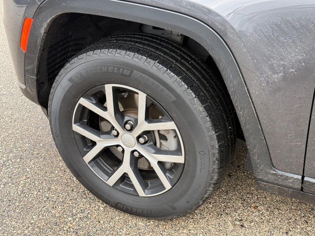 Jeep Grand Cherokee L Vehicle Full-screen Gallery Image 11