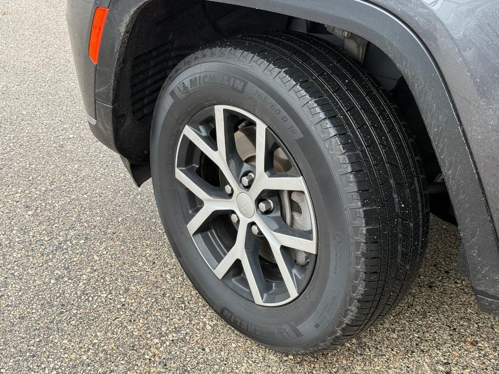 Jeep Grand Cherokee L Vehicle Full-screen Gallery Image 12