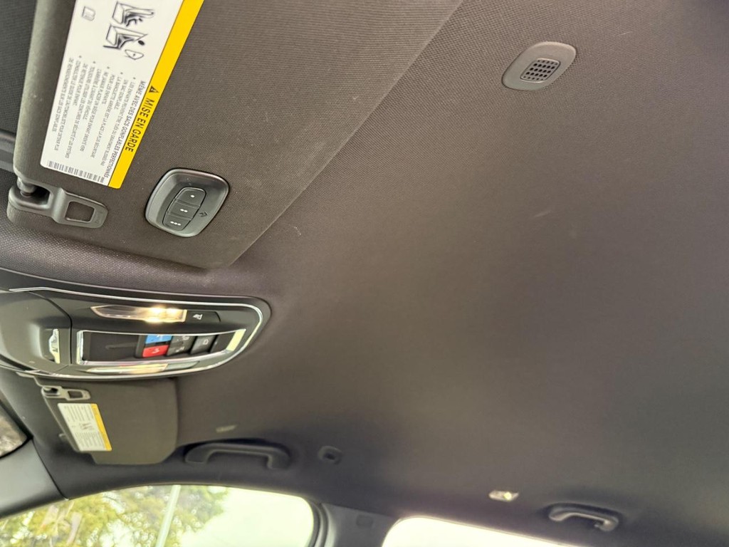 Jeep Grand Cherokee L Vehicle Full-screen Gallery Image 13