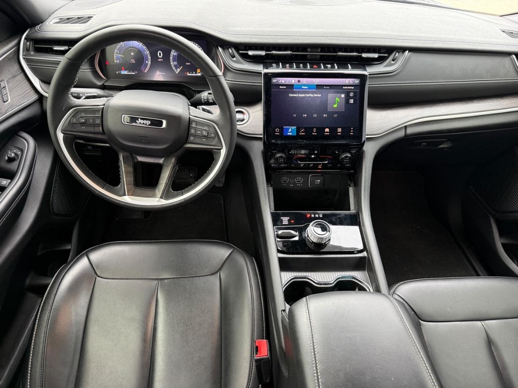 Jeep Grand Cherokee L Vehicle Full-screen Gallery Image 18