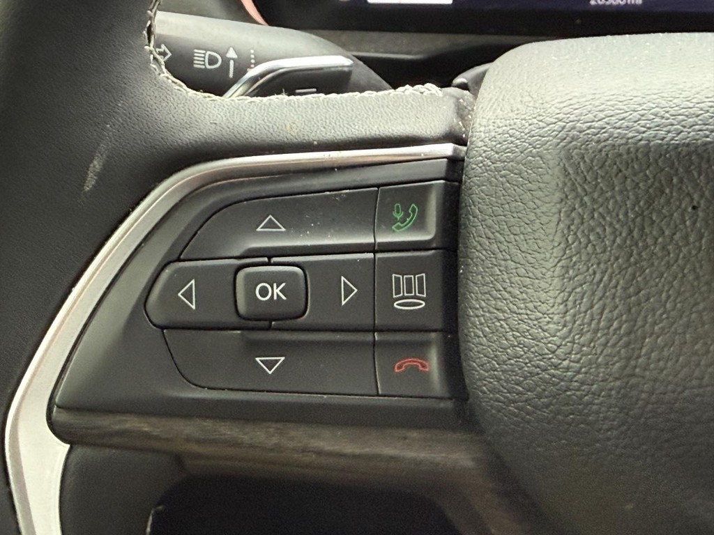 Jeep Grand Cherokee L Vehicle Full-screen Gallery Image 24