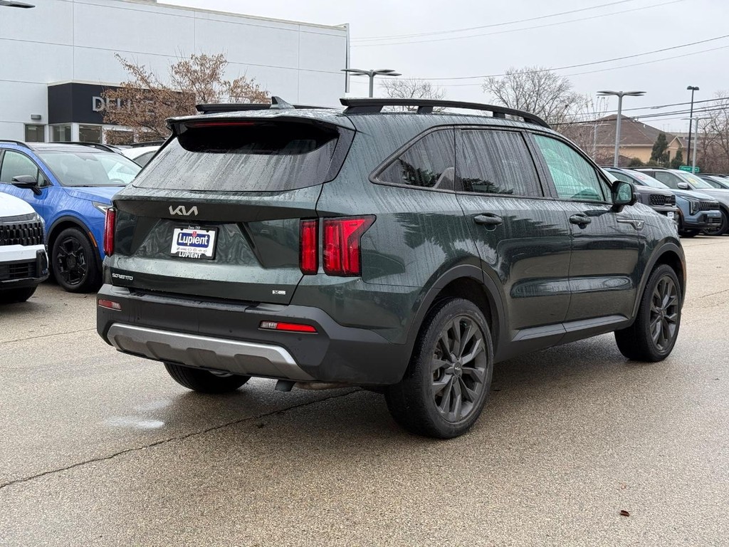 Kia Sorento Vehicle Full-screen Gallery Image 03