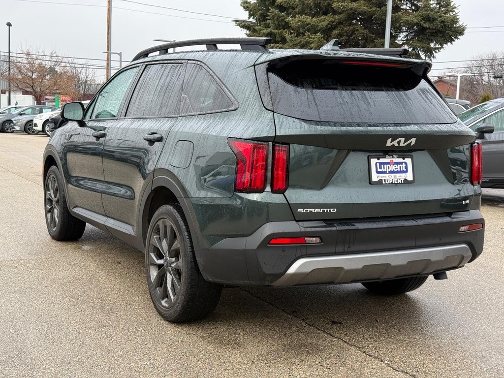 Kia Sorento Vehicle Full-screen Gallery Image 05