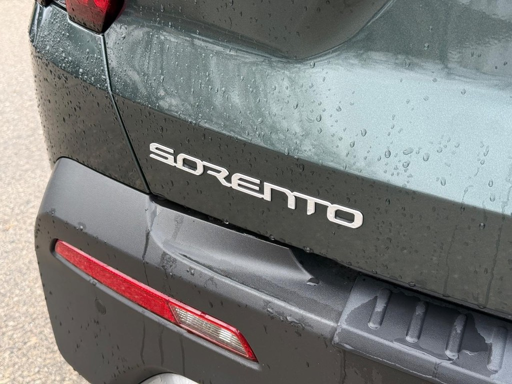 Kia Sorento Vehicle Full-screen Gallery Image 06