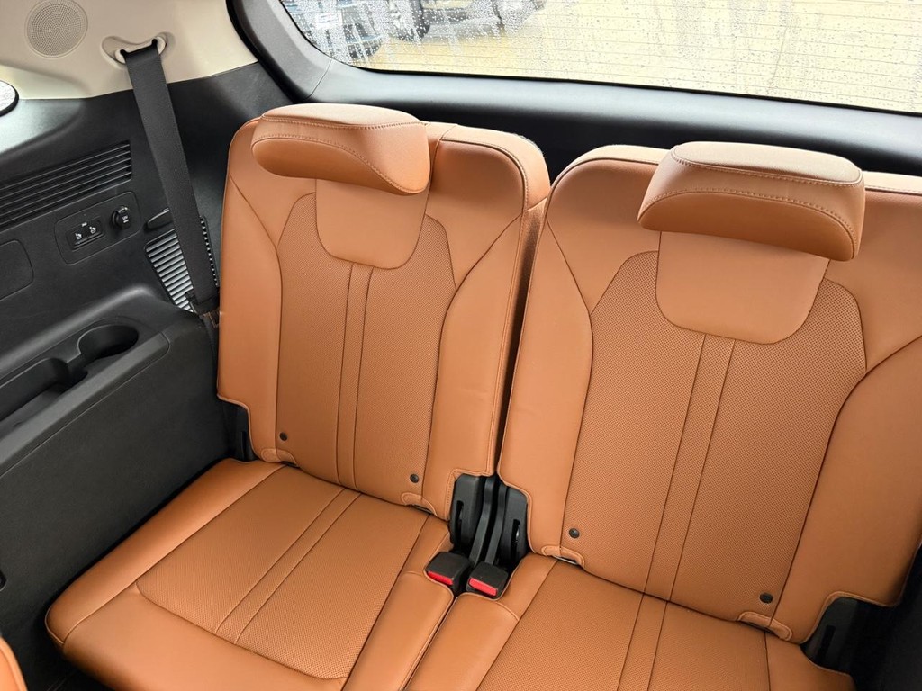 Kia Sorento Vehicle Full-screen Gallery Image 16