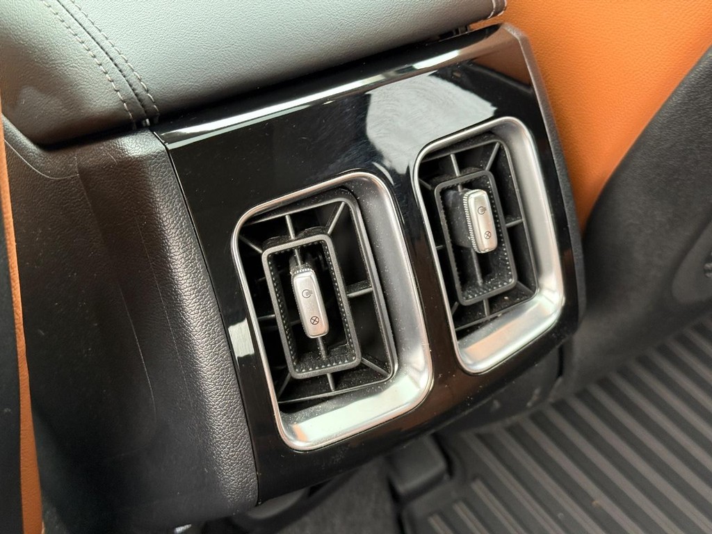 Kia Sorento Vehicle Full-screen Gallery Image 18