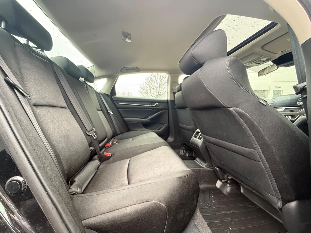 Honda Accord Sedan Vehicle Full-screen Gallery Image 10