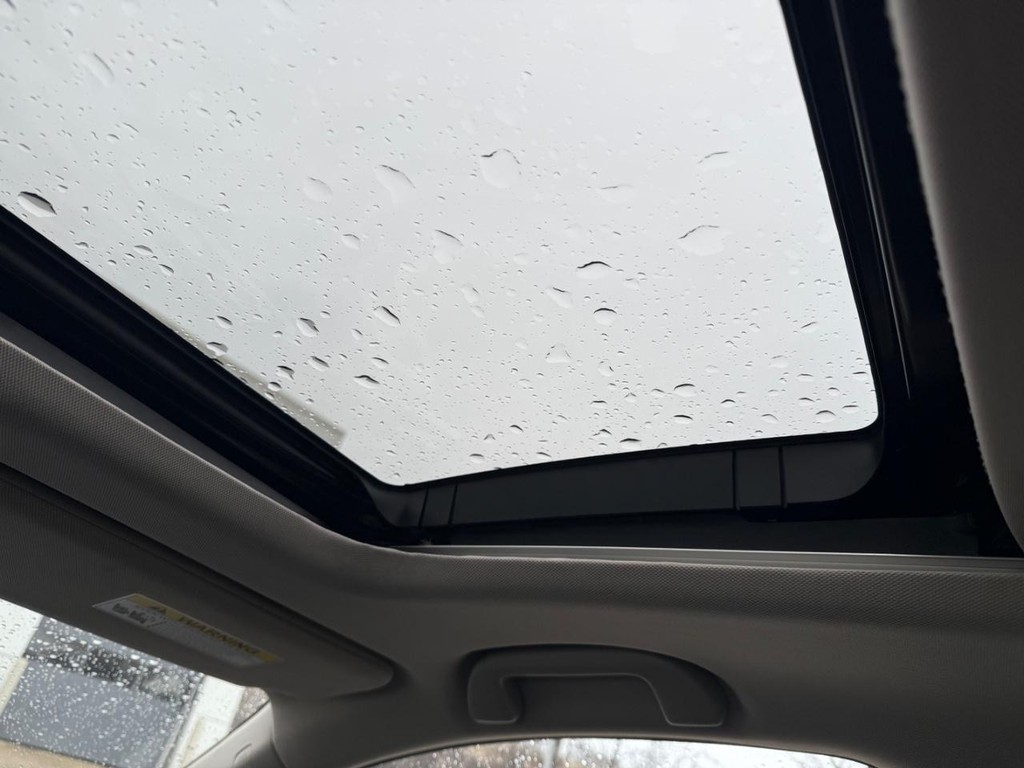 Honda Accord Sedan Vehicle Full-screen Gallery Image 11