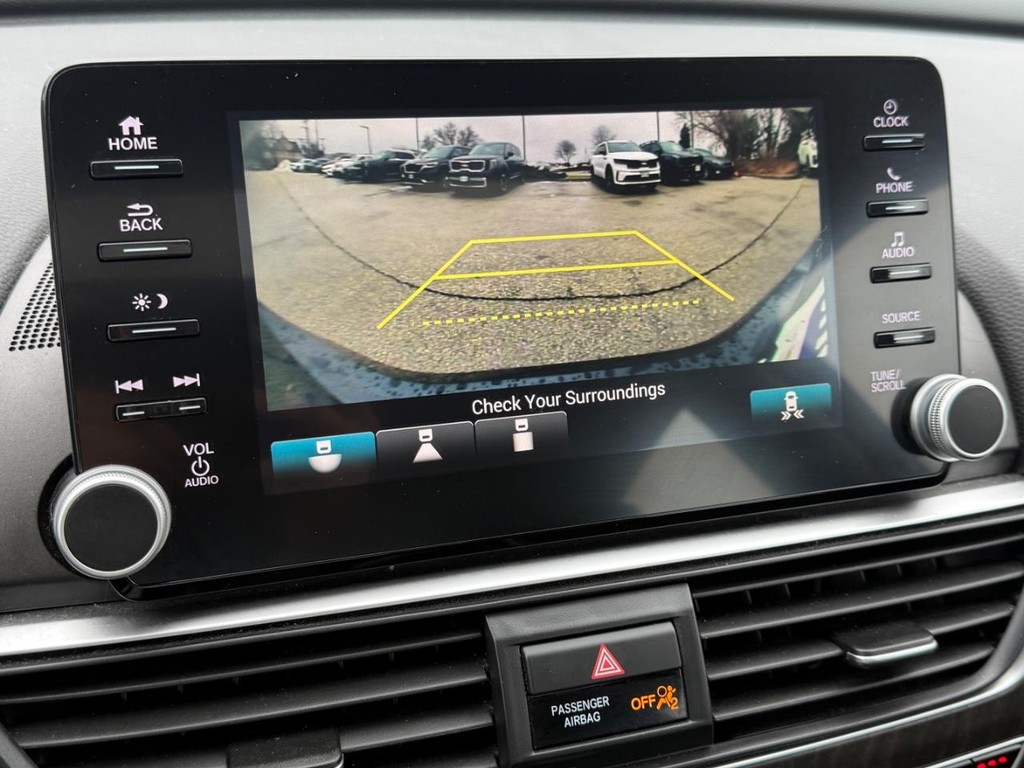 Honda Accord Sedan Vehicle Full-screen Gallery Image 17