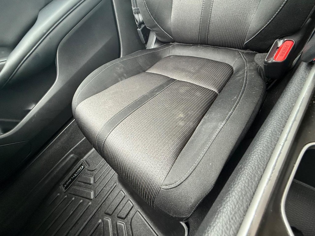 Honda Accord Sedan Vehicle Full-screen Gallery Image 19