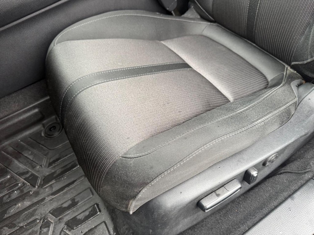 Honda Accord Sedan Vehicle Full-screen Gallery Image 22